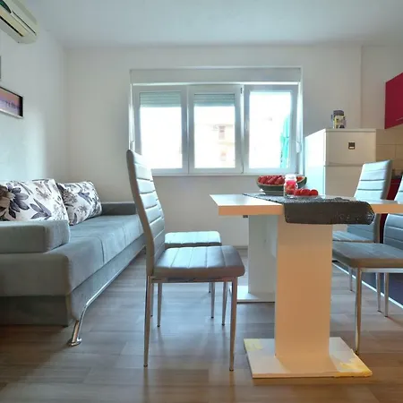 Apartament Red Rose *