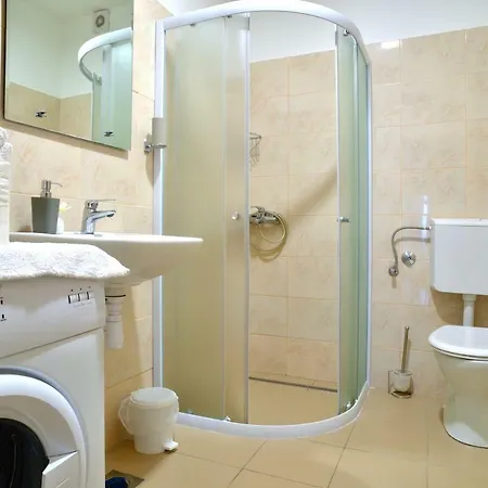 Red Rose Apartment Split