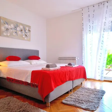 Apartament Red Rose
