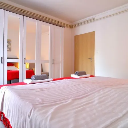 Red Rose Apartament *